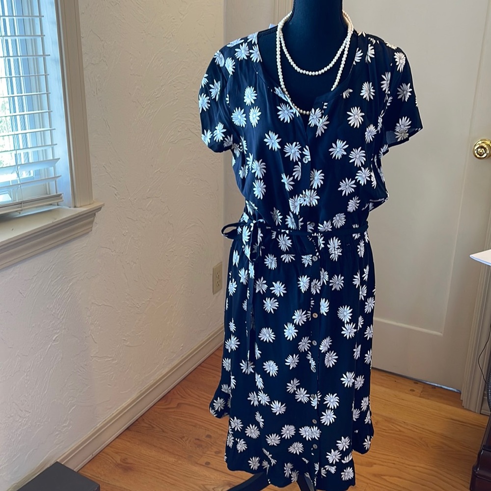 J Jill NWT black/white dress with tie at elastic waist.  Size M